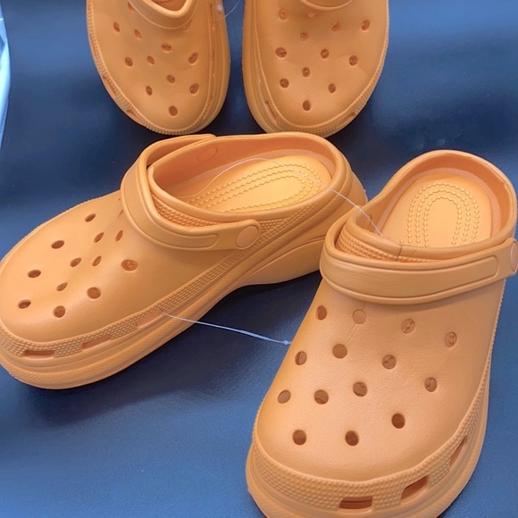 Orange platform - Picture 1 of 2